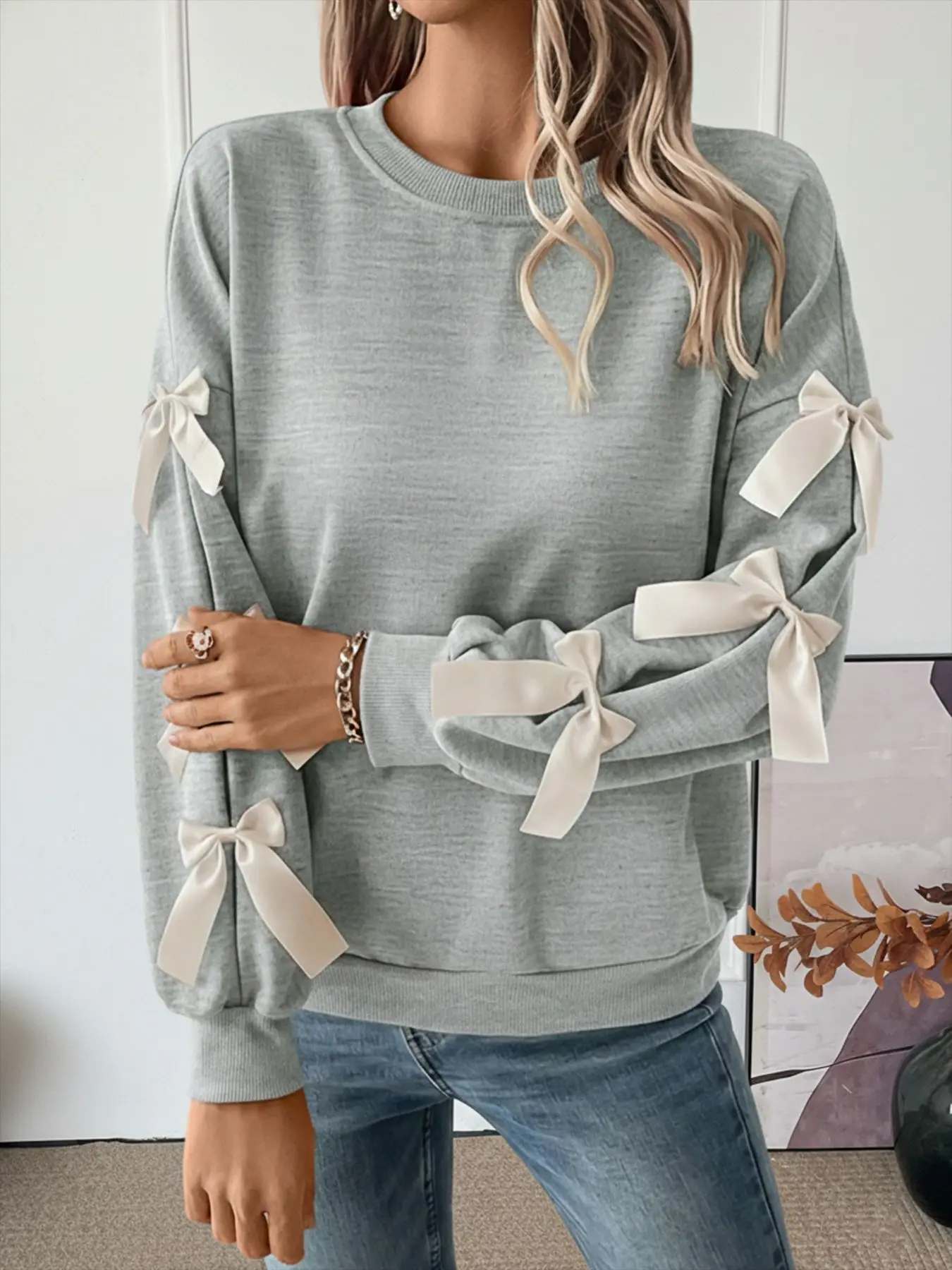 

Spring and Autumn Round Neck Solid Color Contrasting Bow Tie Casual Loose Top for Women Sweet and Fashionable Casual Loose Top