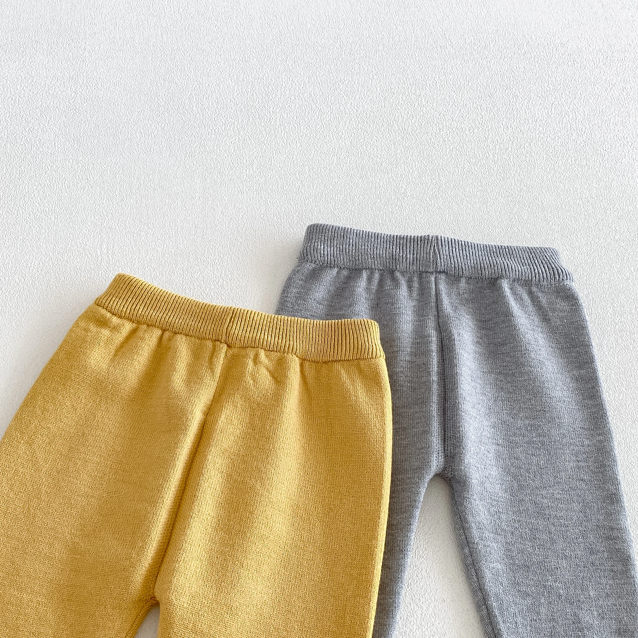 Stilvolles Baby-Outfit für Herbst und Winter – Strick-Oberteil mit langen Ärmeln und Hose mit Cartoon-Motiv für Jungen. – Detail 7