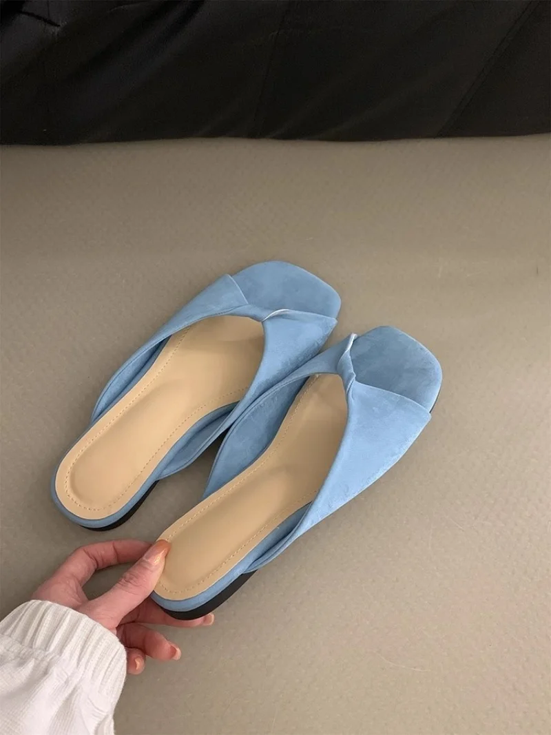 

Новинка лета 2024, женские уличные тапочки с открытым носком, атласные тапочки на плоской подошве с квадратным носком и рюшами, повседневные офисные женские тапочки без шнуровки