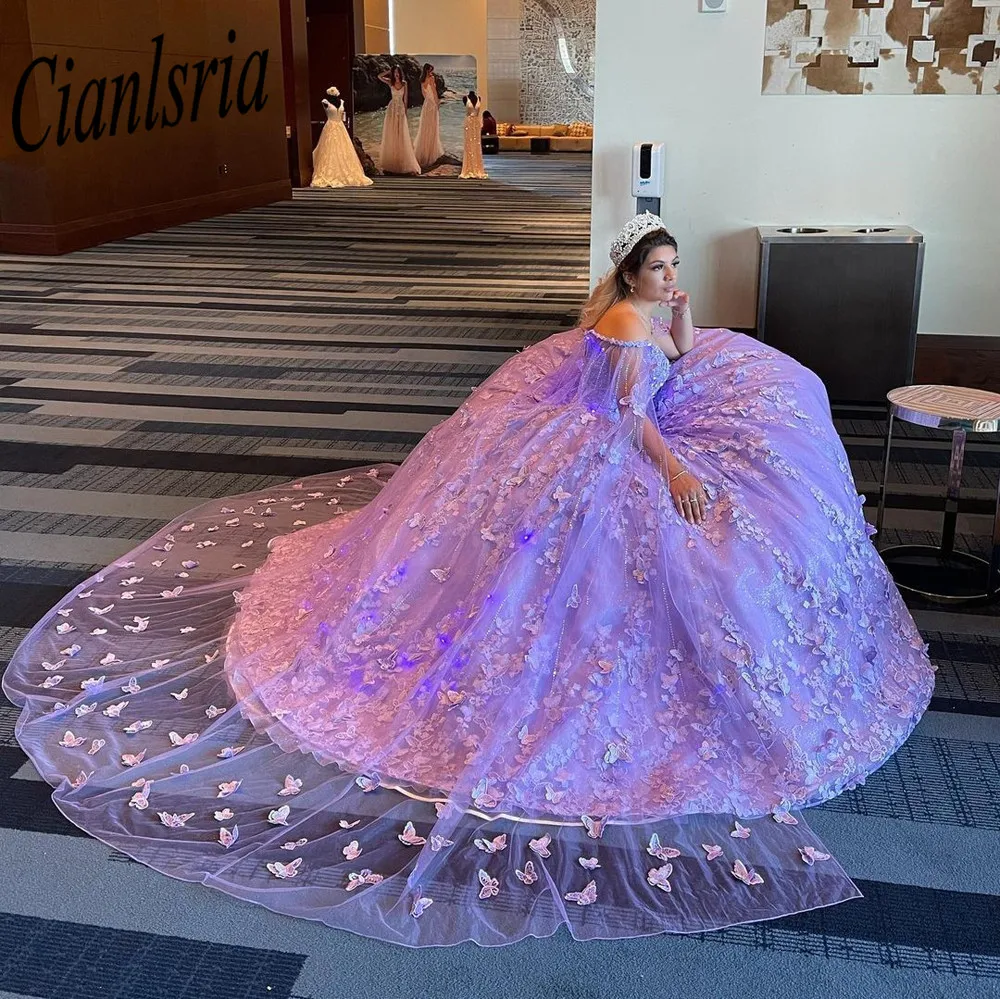 Lavendel Blumen Appliques Spitze Schmetterling Quinceanera Kleider Ballkleid Mit Cape Weg Von Der Schulter Korsett Für Süße 15 Mädchen