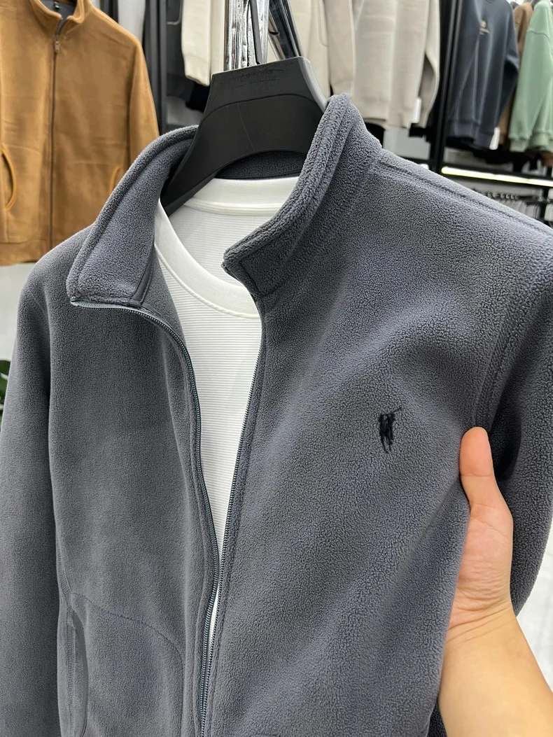 Luxuriöse Plüsch-Winterjacke mit Stehkragen für Herren, Designer-Marke, Pony-Stickerei, Modischer und Bequemer Reißverschluss-Mantel – Detail 10