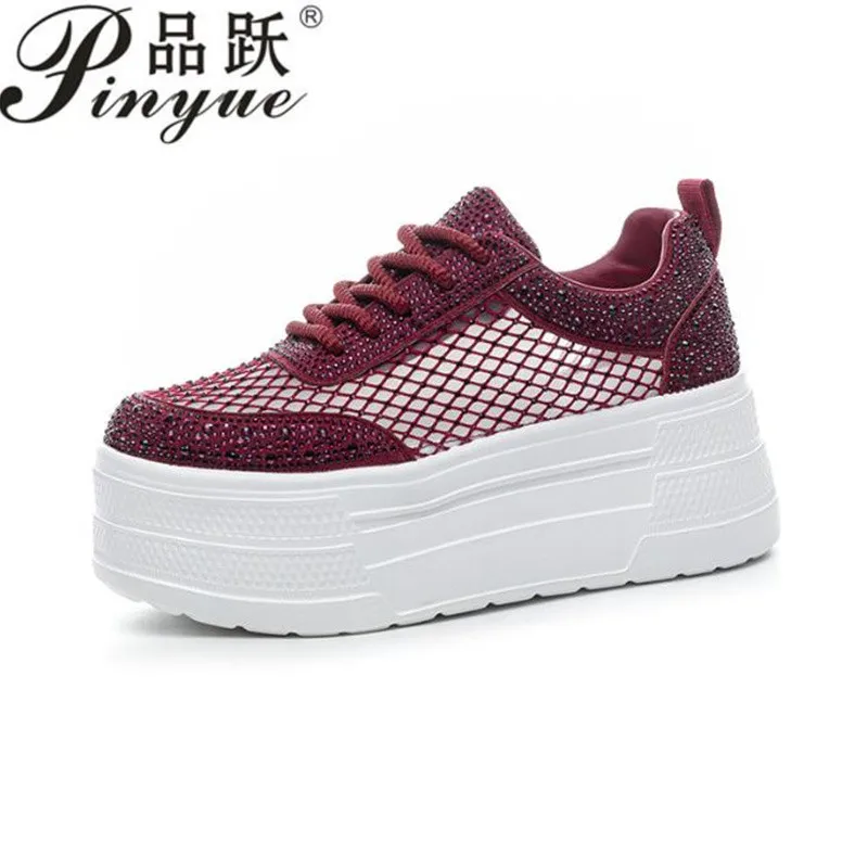 

Ботильоны из микрофибры с воздушной сеткой, 7 см, полые массивные кроссовки, женские удобные летние блестящие разноцветные туфли Fsahion, размеры 35-39