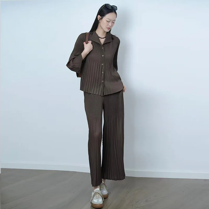 Costume plissé Miyake 2026 Printemps-Été Nouveau Costume Grande Taille Femme d'Âge Moyen Plissé Confortable Mode Décontracté Deux Pièces