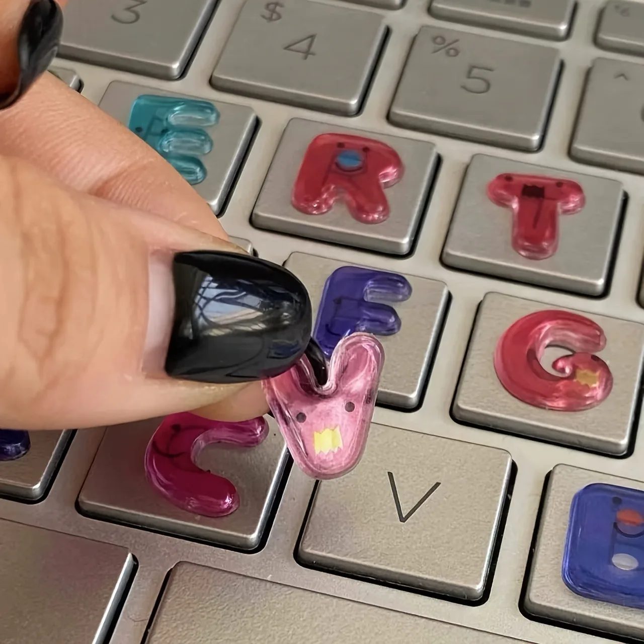 

Anime-Themed Scratch-Resistant PVC Keyboard Stickers - Glossy Keycaps, Includes A-Z Letters And Numbers