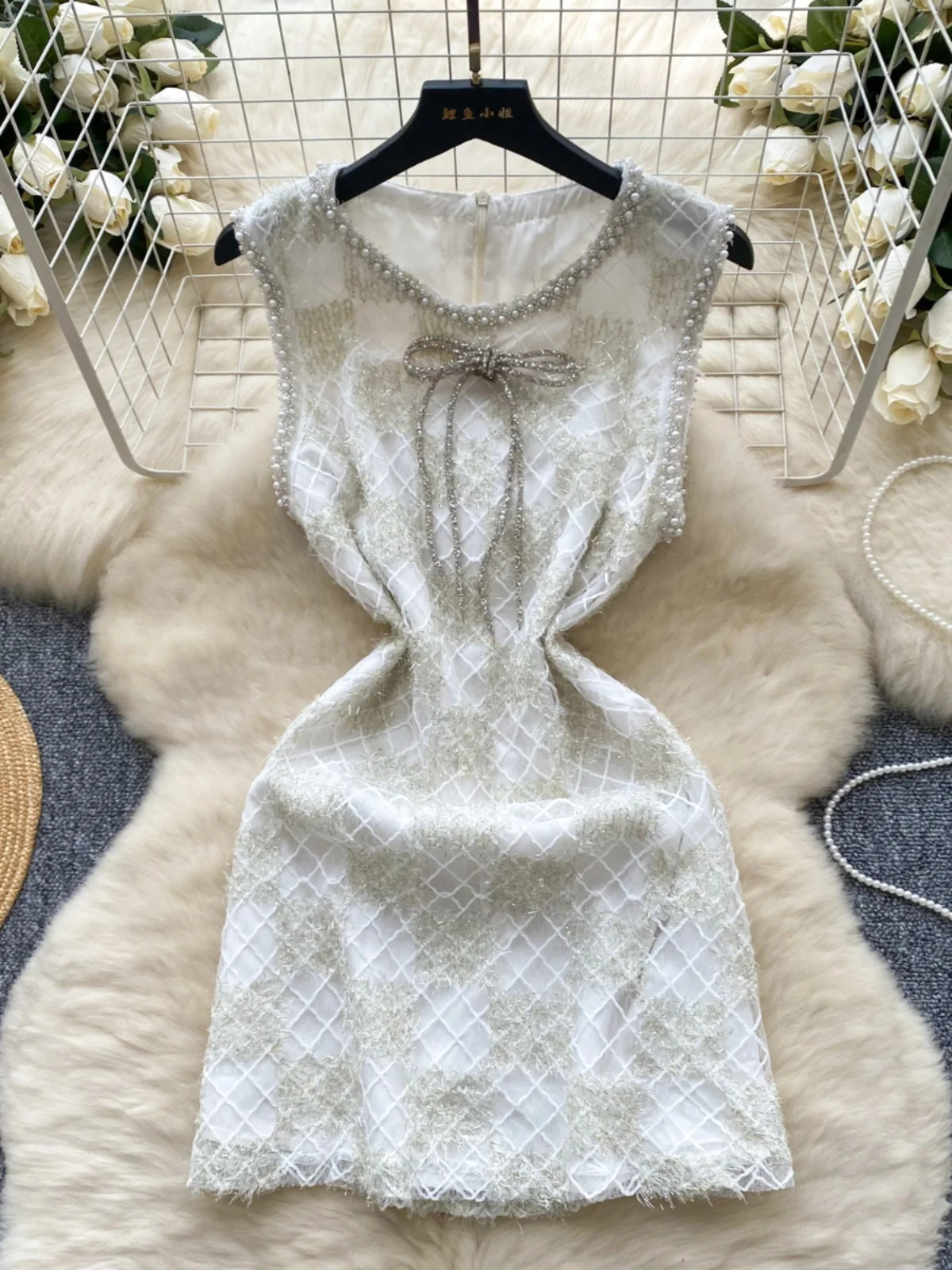 20代の若い女性のための、エレガントな刺繍レースのスリムフィットラウンドネックドレス、韓国風ハイウエストAラインミディスカート