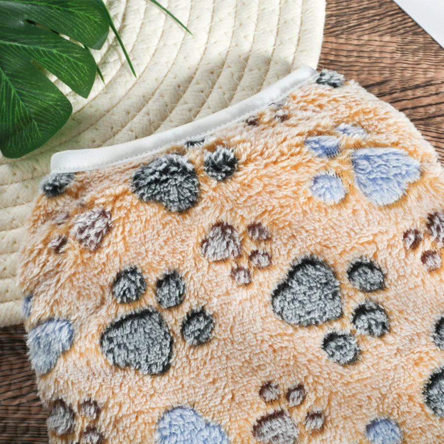 ملابس الحيوانات الأليفة من الفلانيل مناسبة للكلاب الصغيرة والمتوسطة الحجم، وسترات الجرو الناعمة، ومعاطف مطبوعة بمخالب كاكي، وملابس القطط، والكلاب