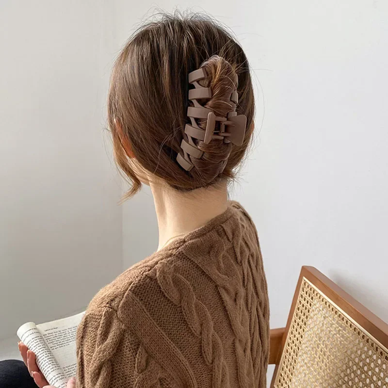 Women Elegant Brown Beige Flower Geometric Hair Claw Lady Temperament Solid Hair Clip Toothed Hairpin Fashion Hair Accessories