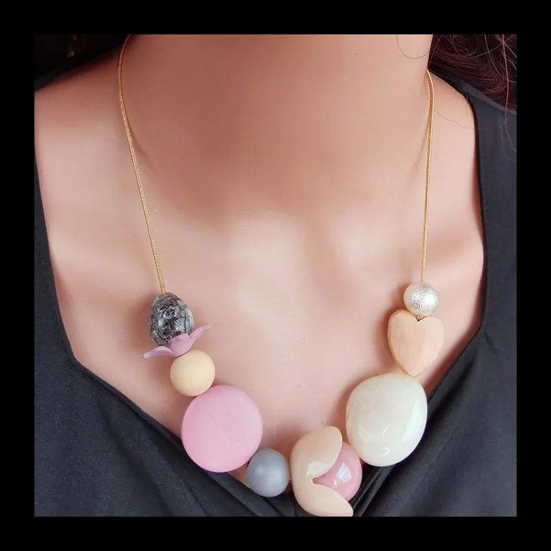 اليدوية الرجعية قلادة خشبية قلادة العرقية نمط مريلة قلادة المرأة المجوهرات