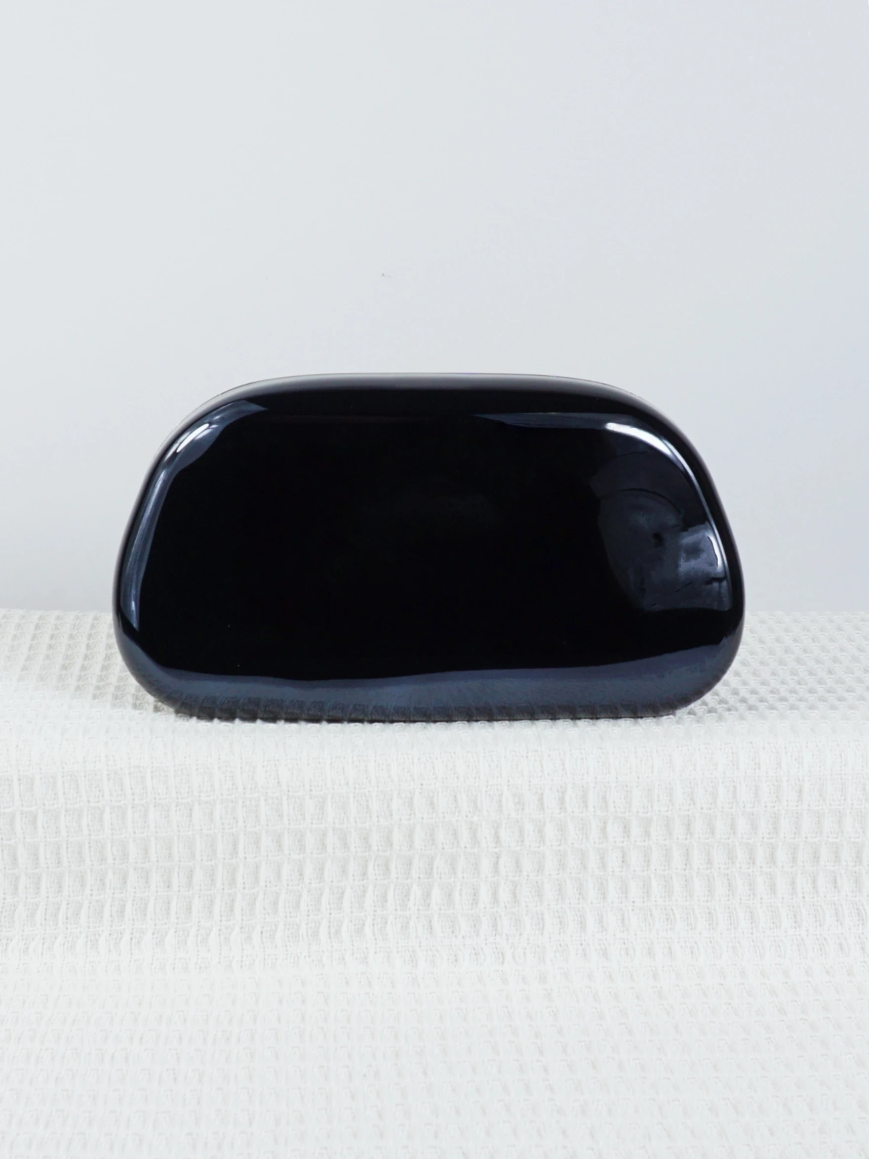 حقيبة عشاء على شكل صندوق معدني لامع للسيدات، حقيبة فستان سهرة فاخرة وعصرية مزخرفة بشريط معدني