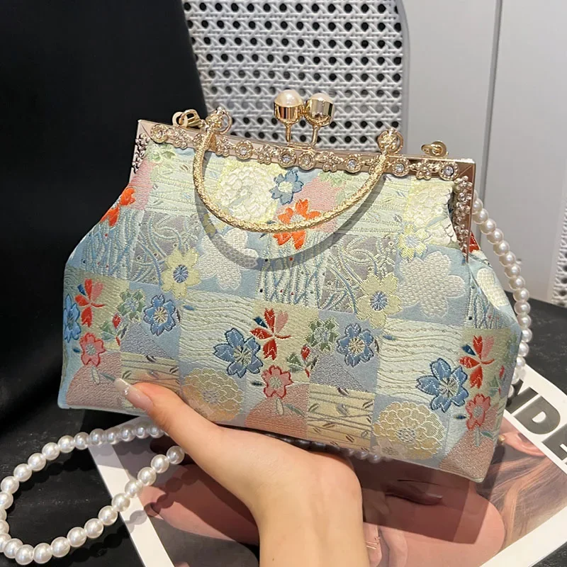 New Women Chinese Style Pink Embroidered Messenger Bags Pearl Chain Handbags Trendy Retro Shoulder Bag Wedding Dinner Shell Clip