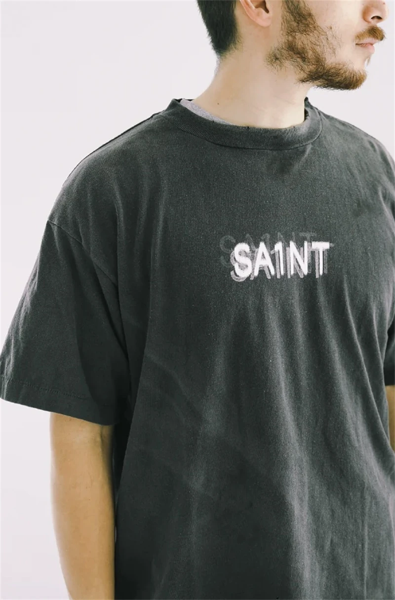 

Высокое качество 25SS SAINT с принтом, повседневная винтажная уличная повседневная свободная хлопковая футболка с короткими рукавами и круглым вырезом для мужчин, модная
