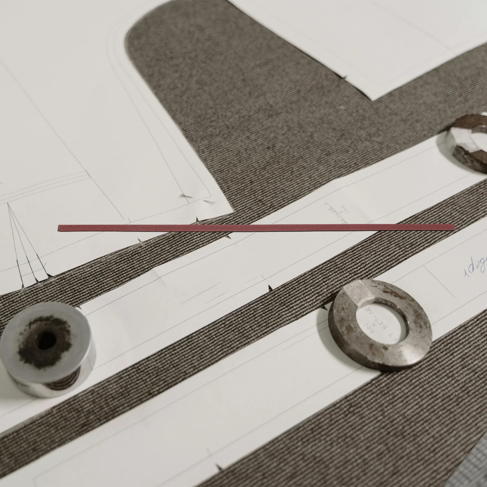 

1000Pcs Adhesive Sandpaper Strips Fine Grit Self-Adhesive Flexible Sanding Tapes for Tailoring Templates Woodworking Car Sanding