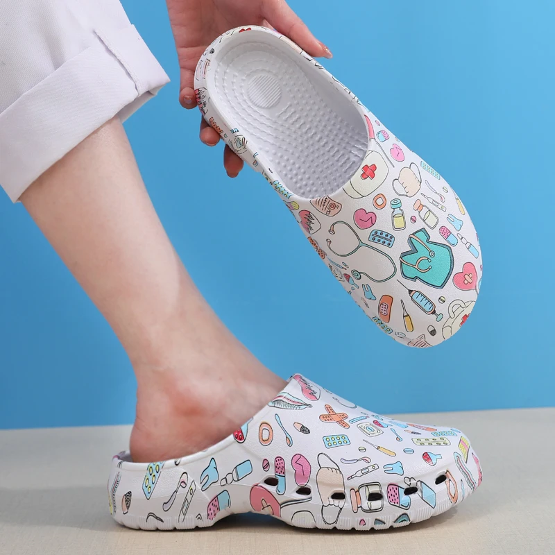 

ICU Doctor Nurse Print Scrub Shoes Medical Clogs Nurse Doctor Comfortable Hospital Work EVA Anti Slip Garden Strap Light Clogs