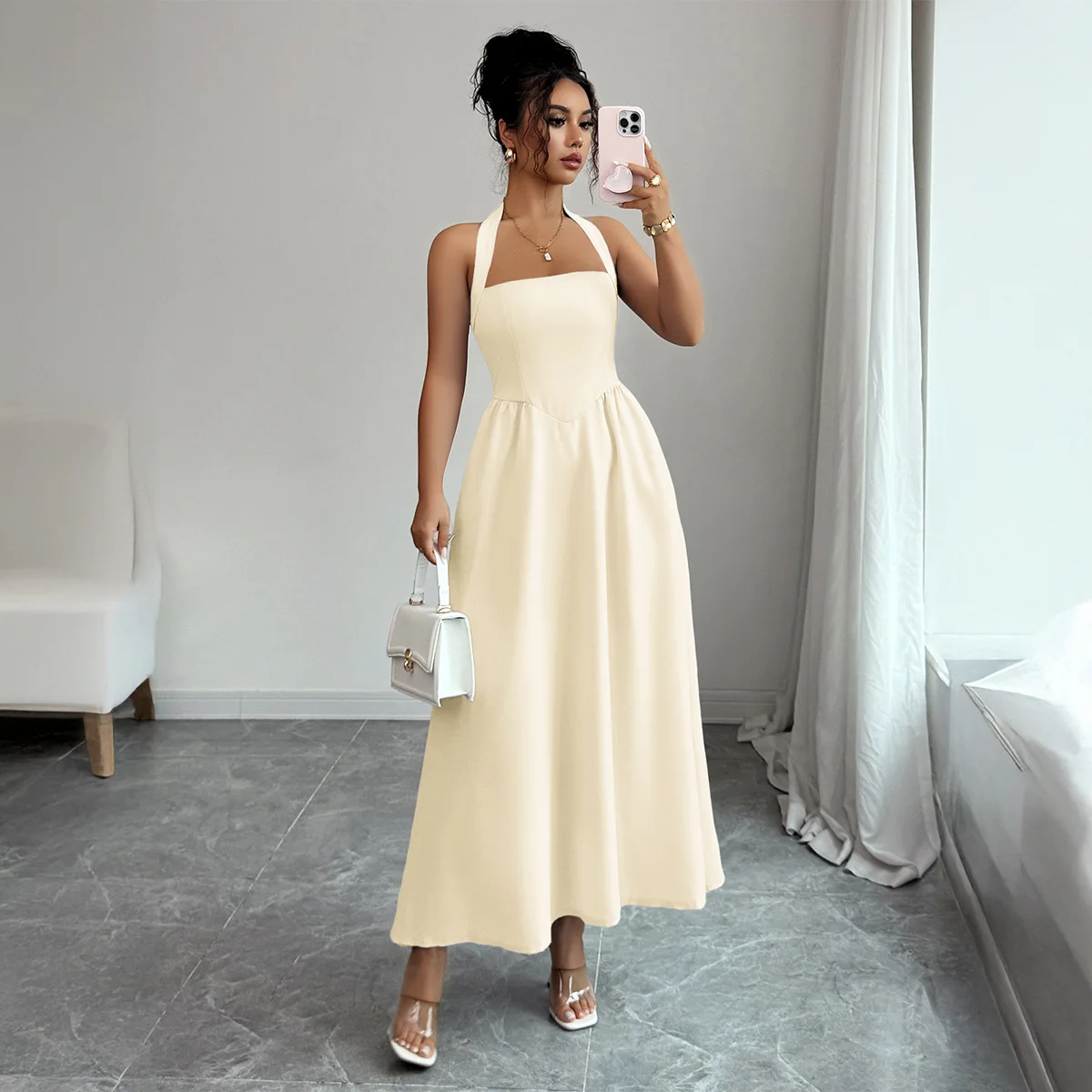 Dames Maxi-jurk Halter Hals Strik Achterkant - usage example