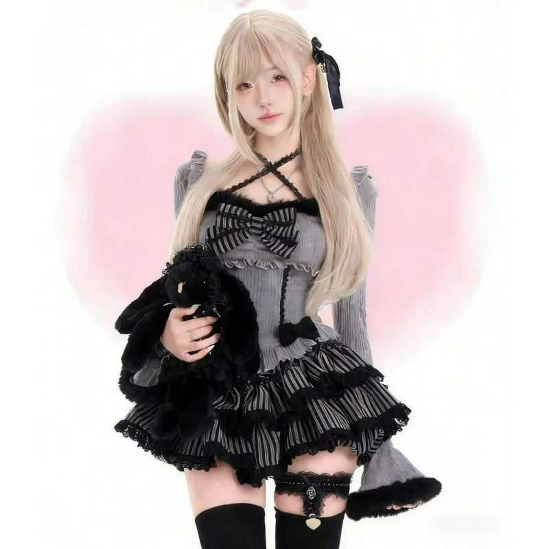 

Японский готический комплект в стиле Y2K Lolita: женский топ с кружевными вставками и бантом, мини-юбка в полоску, винтажный элегантный наряд