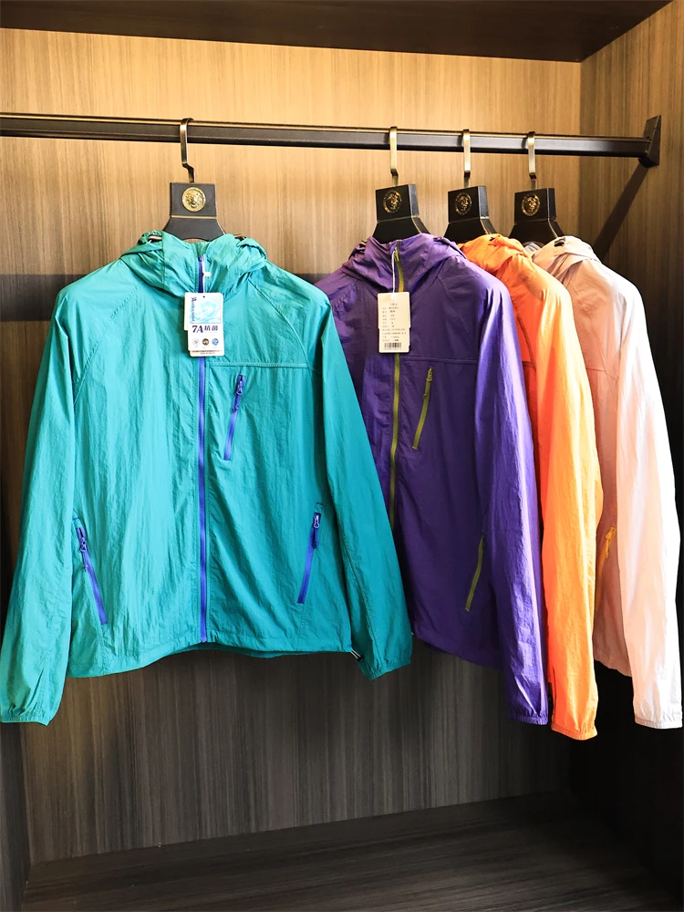 

Мужская легкая дышащая солнцезащитная куртка с капюшоном Jaet Faionable Urban Sle Long Sve Stand Fit Summer 2025