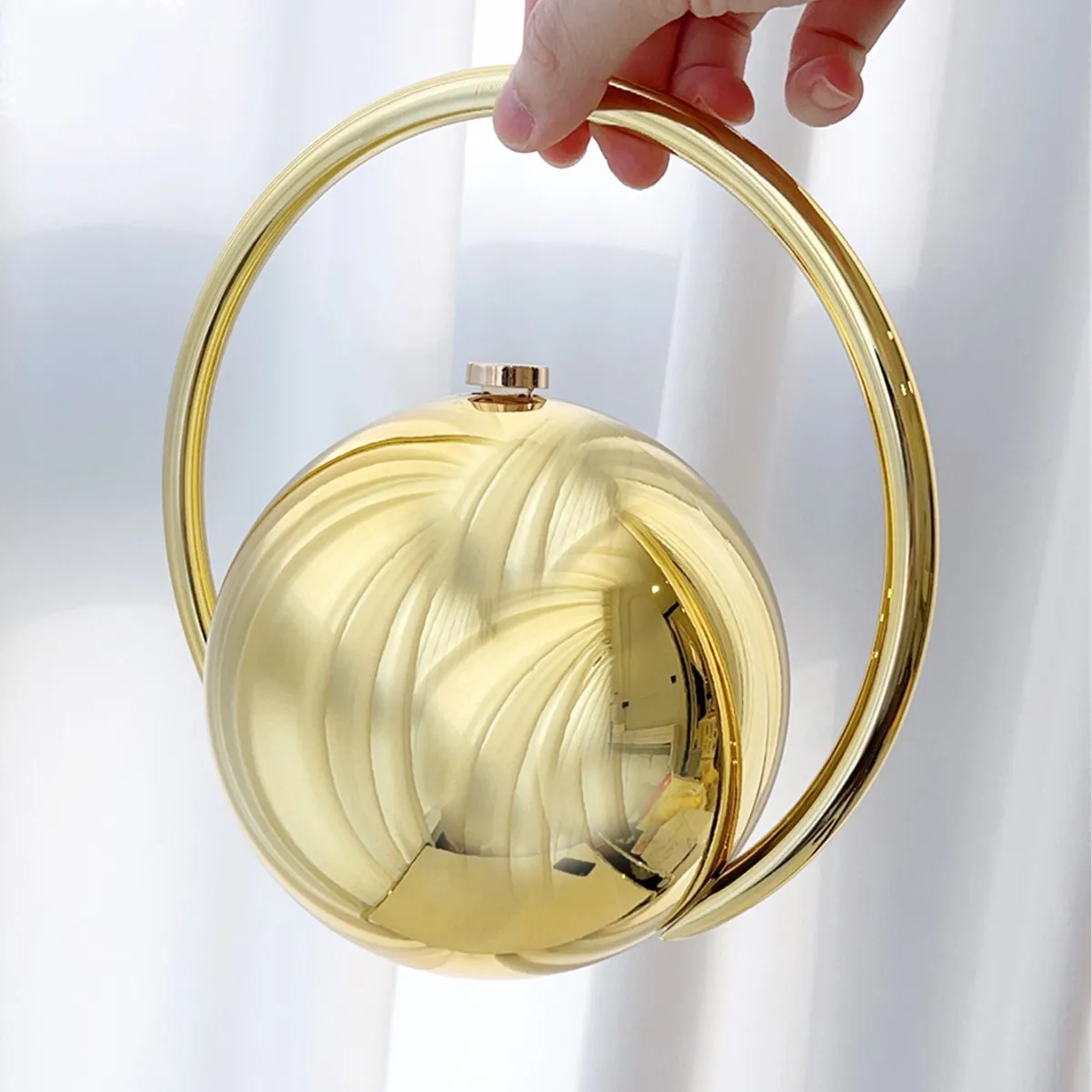 

2025 Новая сферическая банкетная сумка с золотой ручкой, высококачественная сумка с мраморным узором, простой модный показ, оптовая продажа