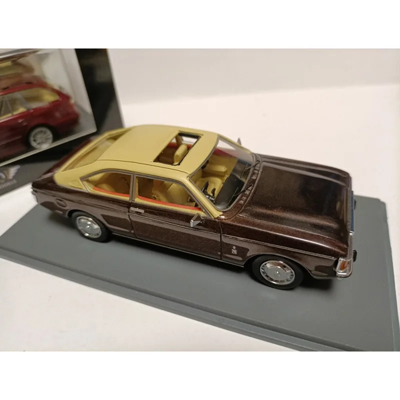 Neo 1:43 Scale Ford Granada Coupe Resin Car Model Collection Ornaments