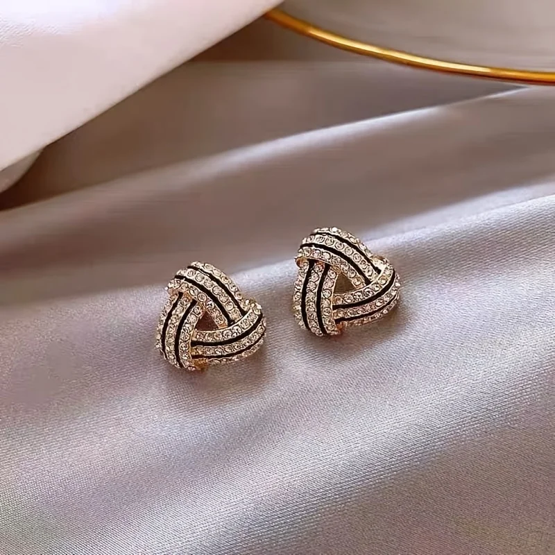Stylish triangular geometric earrings, vintage spiral earrings, pendant jewelry, elegant women's jewelry, women's accessories