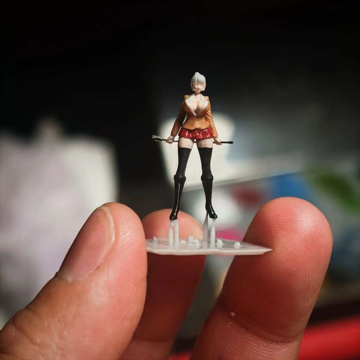 

1/64 Static Miniature DIY Hand-painted Resin Teacher Girl Model Car Scene