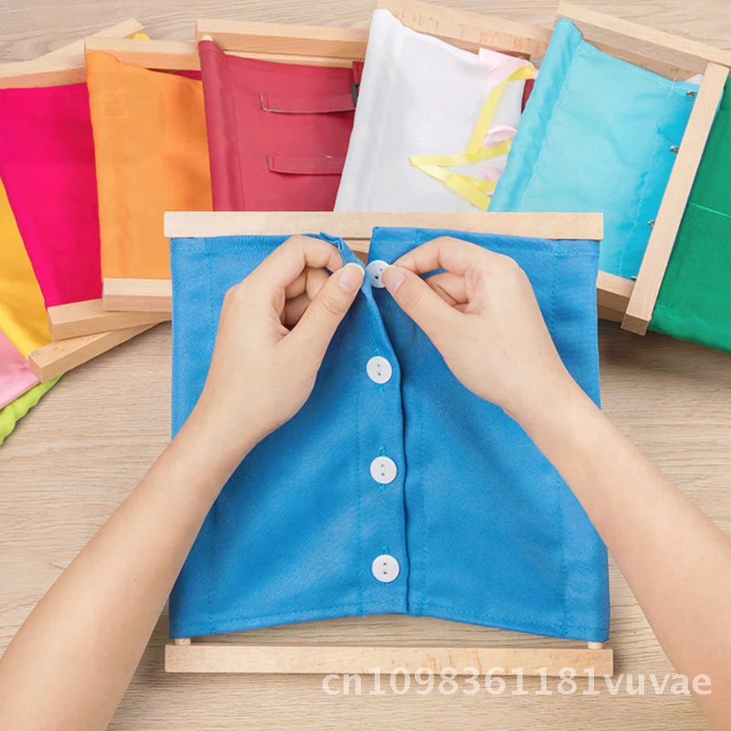 ของเล่นมอนเตสซอรี่สำหรับเด็กอายุ 0-3 ปี ของเล่นเสริมพัฒนาการเรียนรู้ชีวิตประจำวัน ชุดโครงไม้ฝึกผูกเชือกรองเท้า ติดกระดุม ซิป - ทำจากไม้