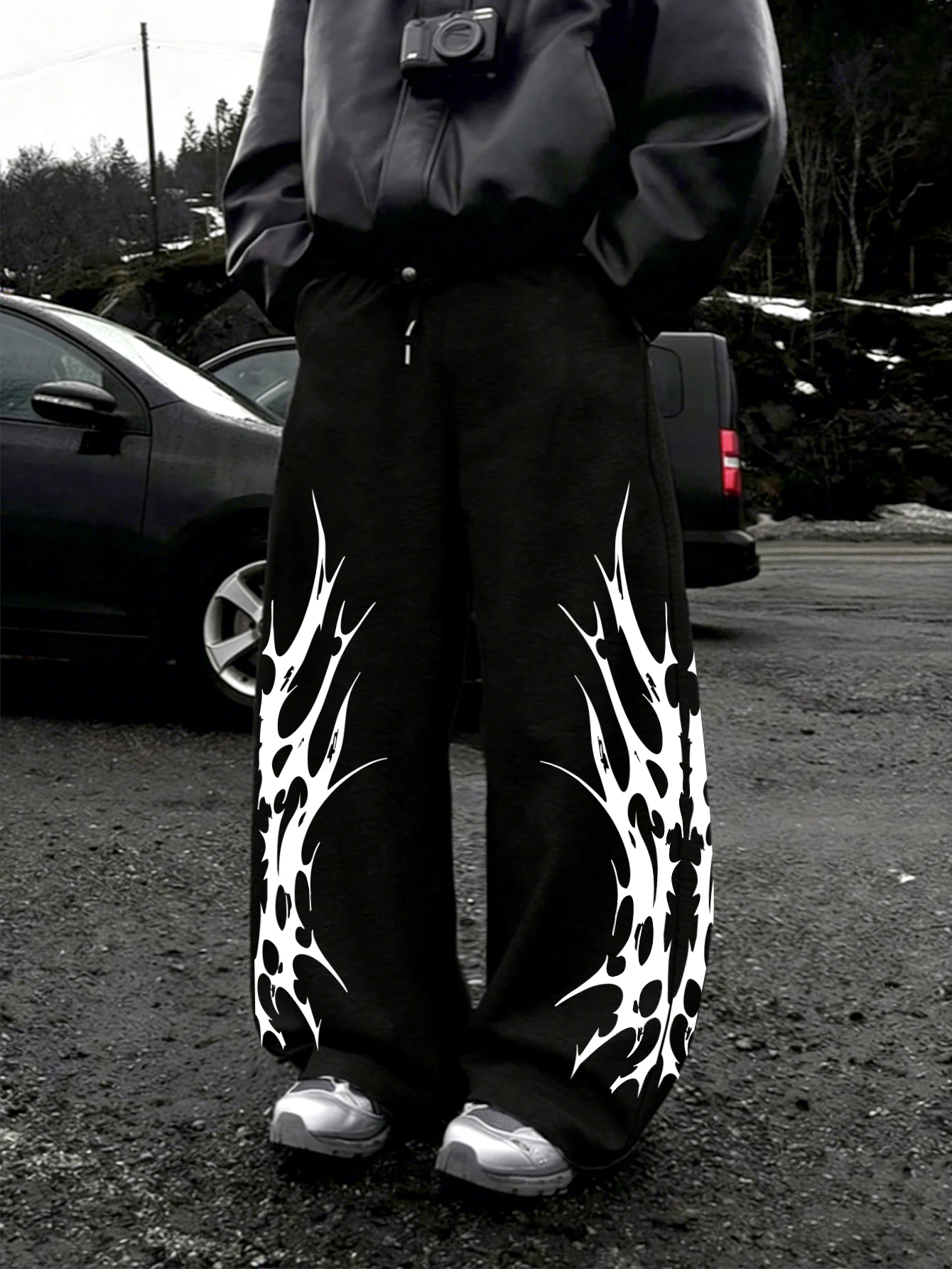 Men Gothic Wide Leg Jogger Pants, Dual-Leg Symmetrical Vertical White Thorn Flame Tribal Totem Print Drawstring Baggy Streetwear