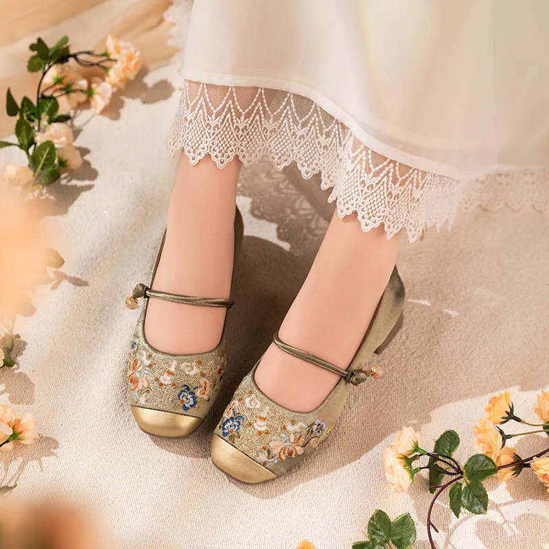 

Women's Flats White/Green Embroidered Floral Mary Jane Low Heel Shoes for Chinese Traditional Hanfu Shoes Daily Casual Q-094