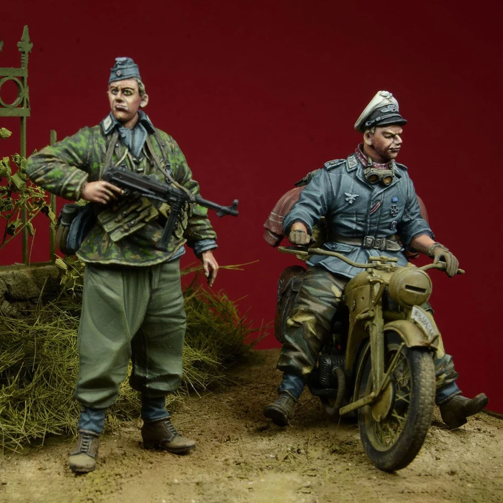 1/35 Resin Model Figure Kits GK , Two People，No Motorcycle，Military Theme，Unassembled And Unpainted，104RDC