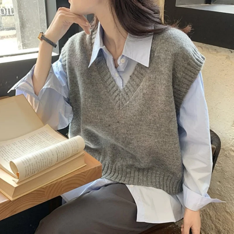 

2025 Fashion Sleeveless Women Vest Sweater Autumn New Elegant V-neck Knitted Top Fall Casual Loose Short Knitwear