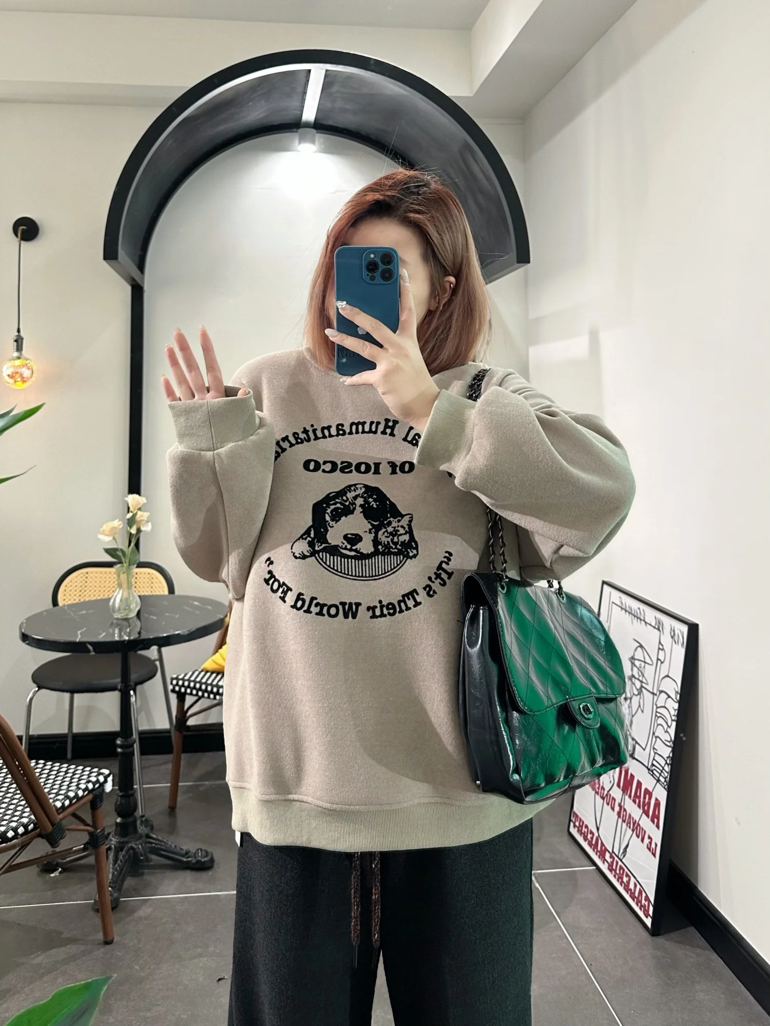 

Женская модная толстовка свободного кроя больших размеров, утепленная, осенне-зимняя, в корейском стиле, удобная, стройнящая, на флисовой подкладке