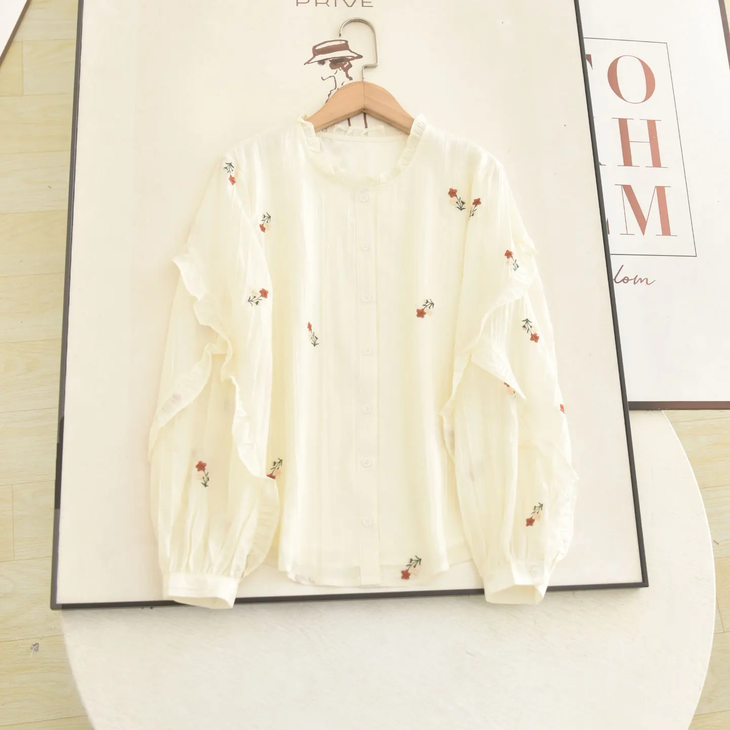 Elegant Floral Embroidery Shirt Slimming Bell Sleeve Casual Style Women's Long Sleeve Breathable Top for Autumn Season
