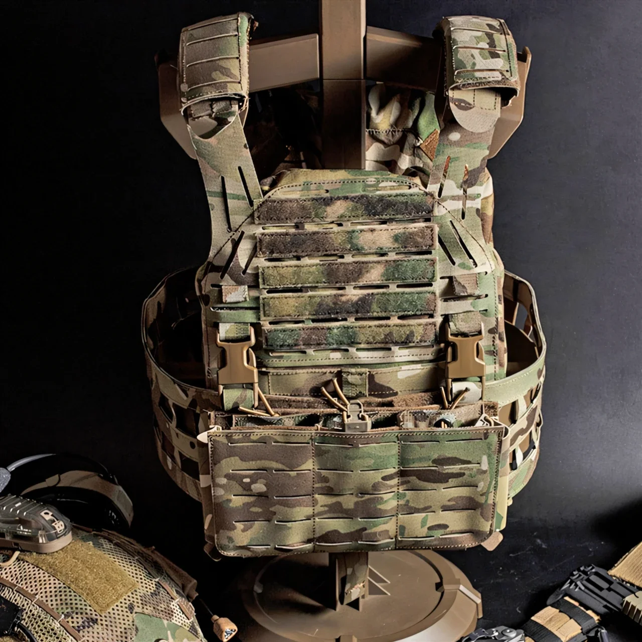 Wosport LG3V2 Plate Carrier Laser Cut MOLLE Vest Triple 5.56 Panel 20mm Buckle Padded Shoulder Pads for Airsoft Tactical Gear