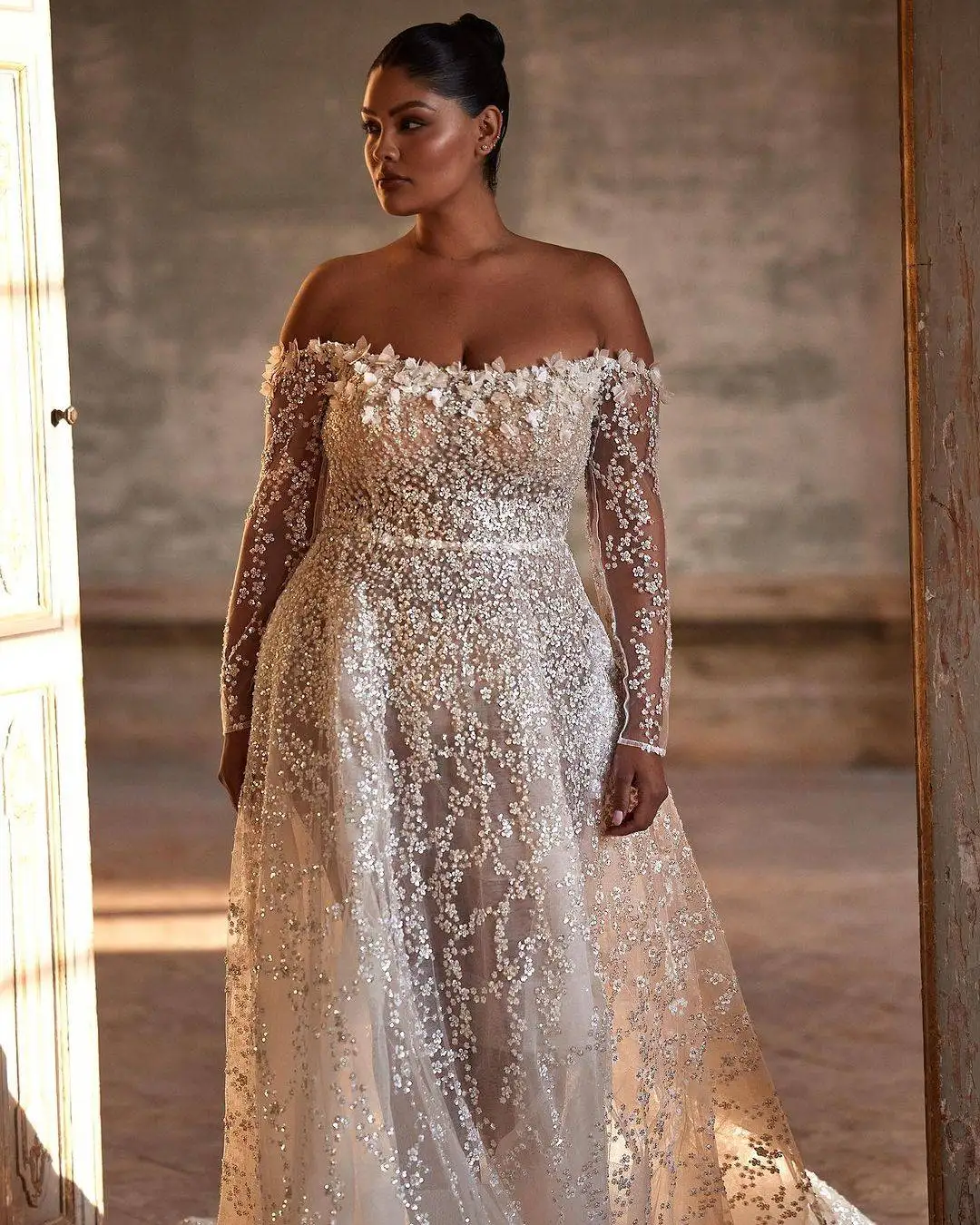 Precioso Vestido De novia Línea A con hombros descubiertos, apliques sin tirantes, manga larga, largo hasta el suelo, Vestido De novia personalizado