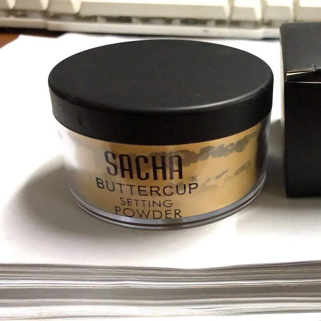 بودرة Sacha Buttercup المكونة من الزيوت، خافي عيوب الوجه، لمسة نهائية مغذية، بودرة أساس سائبة، مكياج يدوم طويلاً