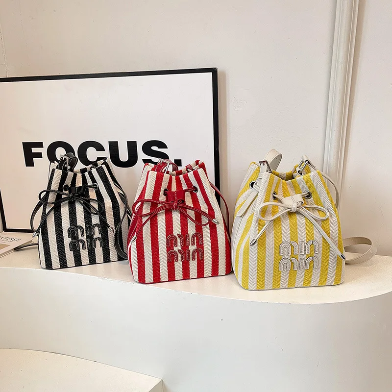 

Новинка 2024 года, полосатая большая сумка - женская сумка через плечо/сумка через плечо, сумка-ведро для воды в корейском стиле, просторная пригородная сумка