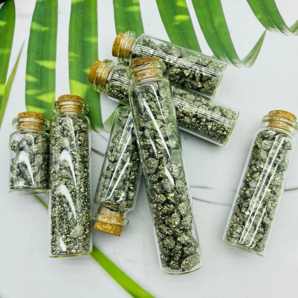 جزيئات البيريت الطبيعية حقيقية معدنية ذهبية 2-5 مللي متر حجر البيريت النادر غير المنتظم في زجاجة لصنع المجوهرات وجمع الصخور