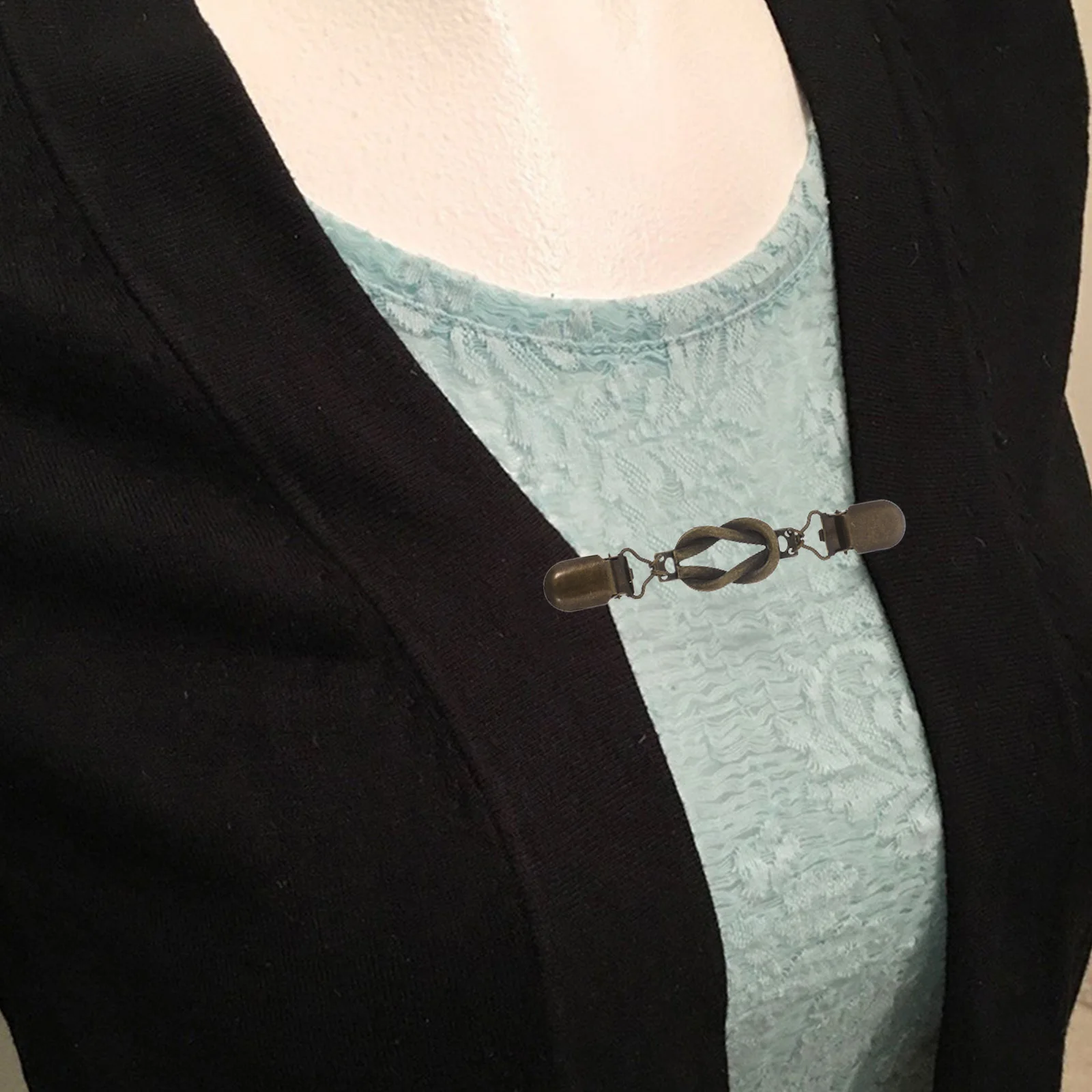 

2Pcs Retro Cardigan Clips Vintage Sweater Shawl Clips Women Cape Cloak Dress Shirt Closure Clasp for Scarves Collars