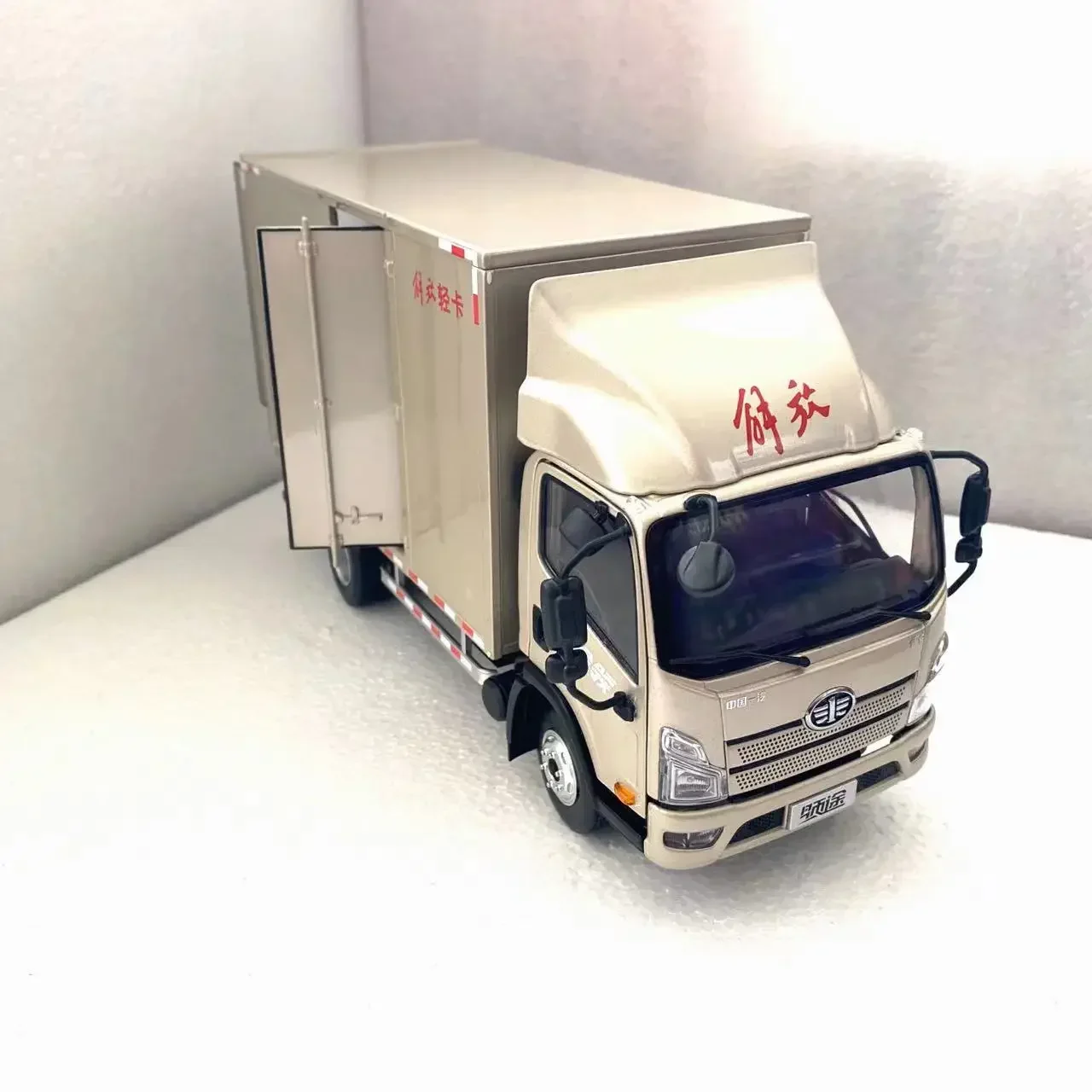 Metal Model Toy Car For 1:24 Scale Qingdao Jiefang Lingtu Simulation Box Truck Static Collectible Hobby Car Door Can Be Opened