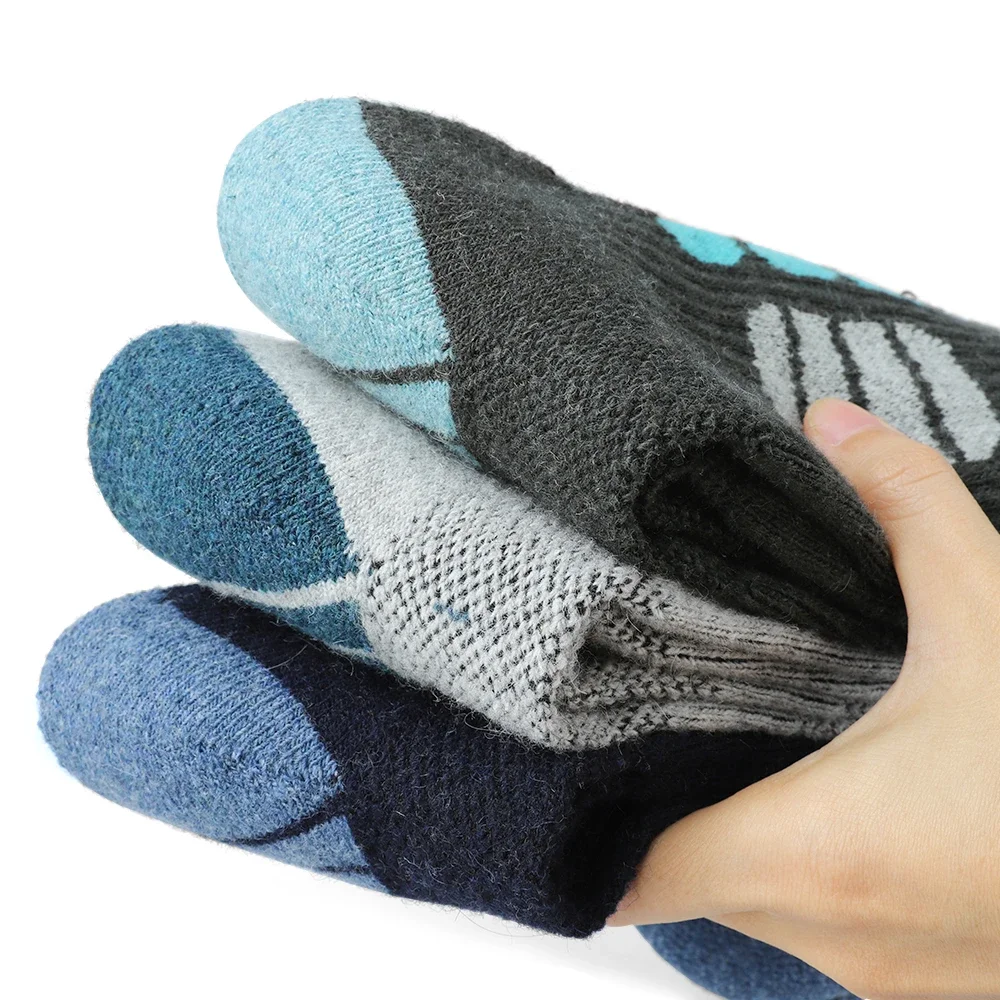 5 Pairs Men's Wool Mid-calf Socks Geometric Pattern Sports Socks Cozy Thermal Winter Outdoor Socks Suitable for Skiing Hiking