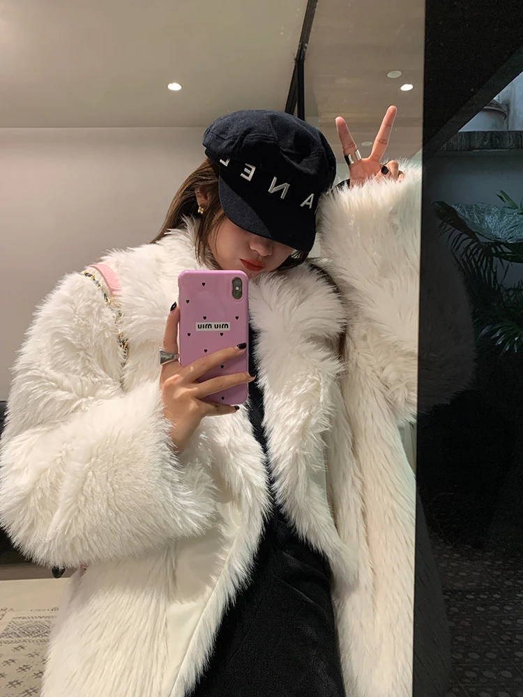 

Белая меховая куртка женская утепленная теплая маленького размера, экологичная, новинка 2025 года, в корейском стиле, с длинным рукавом, V-образным вырезом, пальто