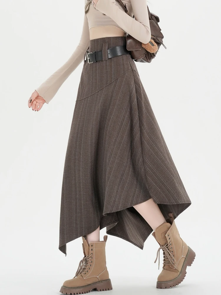 Blazer a righe asimmetrico minimalista da donna Design in tessuto Gonna a trapezio Gonne longuette a vita alta con spacco laterale Abbigliamento da ufficio autunnale