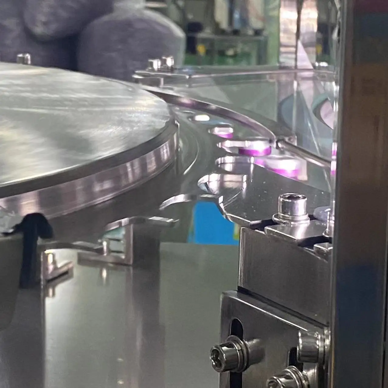 45 Rivet Head Automatic High Speed Cap Rivet Machine for Joining Aluminum Caps and Plastic Sheets