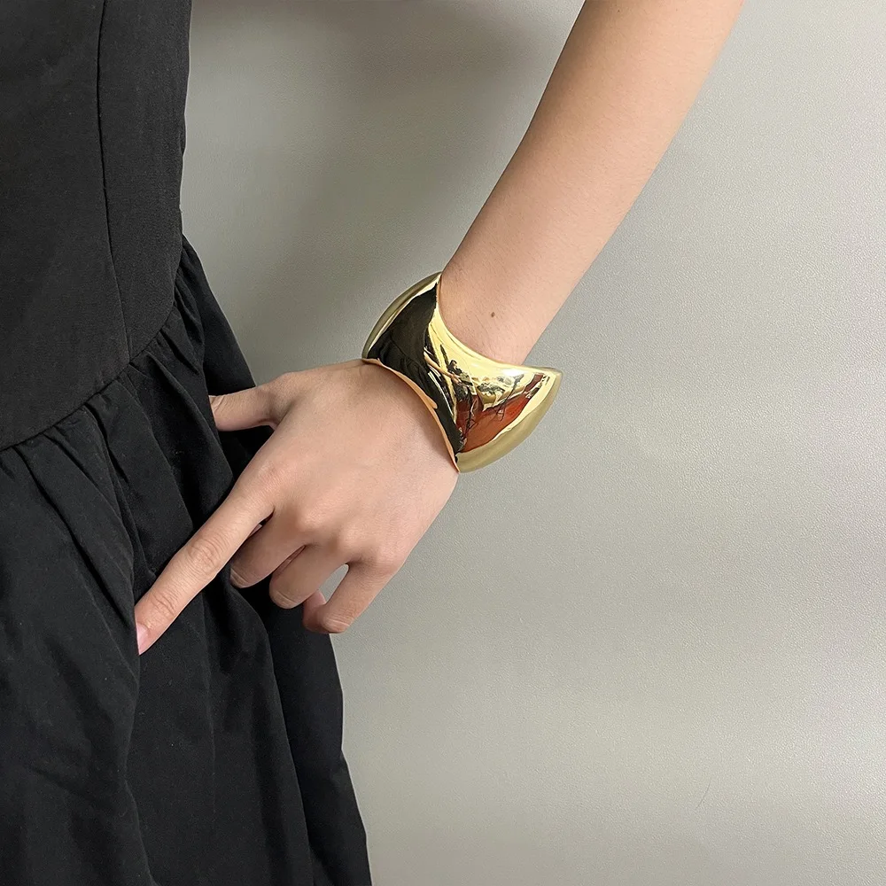 

Europe And The United States Exaggerated Irregular Wave Metal Opening Wide Bracelet Light Luxury Niche Female Accessories