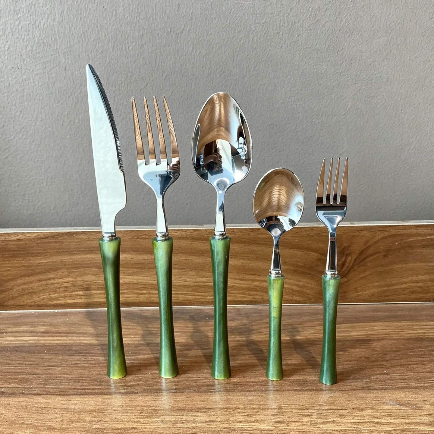 304 Stainless Steel Acrylic Slim Cutlery Set (Knives, Forks, Spoons) for Steak Dining At Home