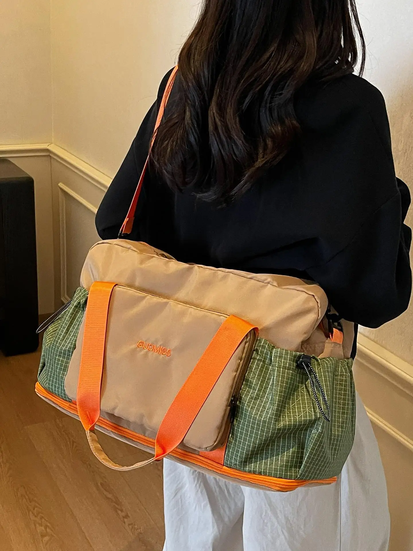 borsa-da-viaggio-leggera-e-capiente-per-donne-borsa-per-brevi-viaggi-d'affari-borsa-sportiva-e-fitness-design-elegante-ed-espandibile