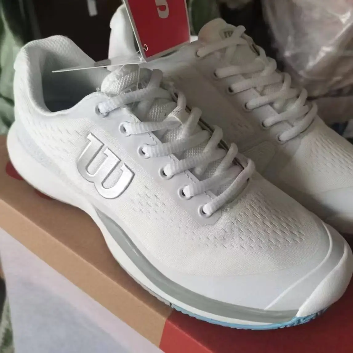 Unisex Badminton Training Shoes Comfortable and Versatile Tennis Shoes Professional Table Tennis Shoes Sports Trainers