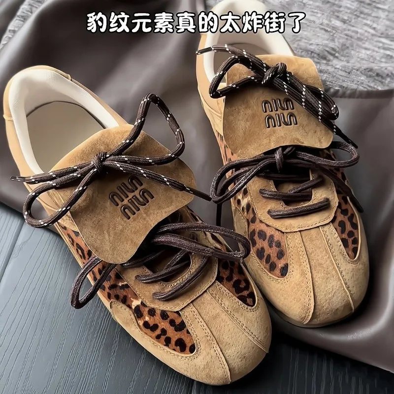 

2024 Autumn New Women's Lace Up Shallow Mouth Leopard Print Pattern Sports Shoes, Fashionable and Casual Outdoor Flat Shoes,