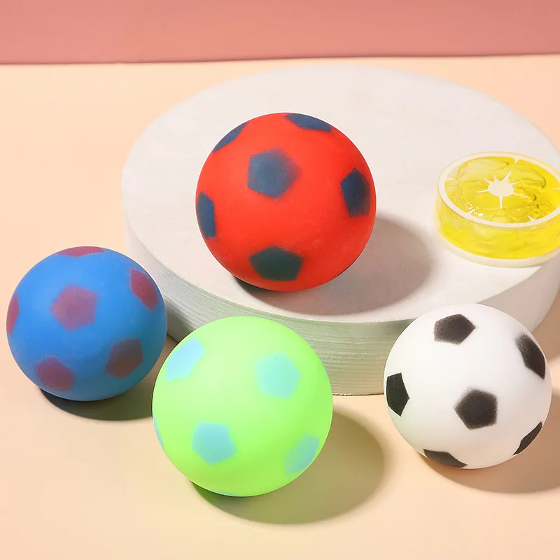 جديد TPR كرة القدم تنفيس الكرة التعبيري المزحة لعبة الدقيق قرصة الموسيقى الإجهاد الإغاثة الكرة هدية K54