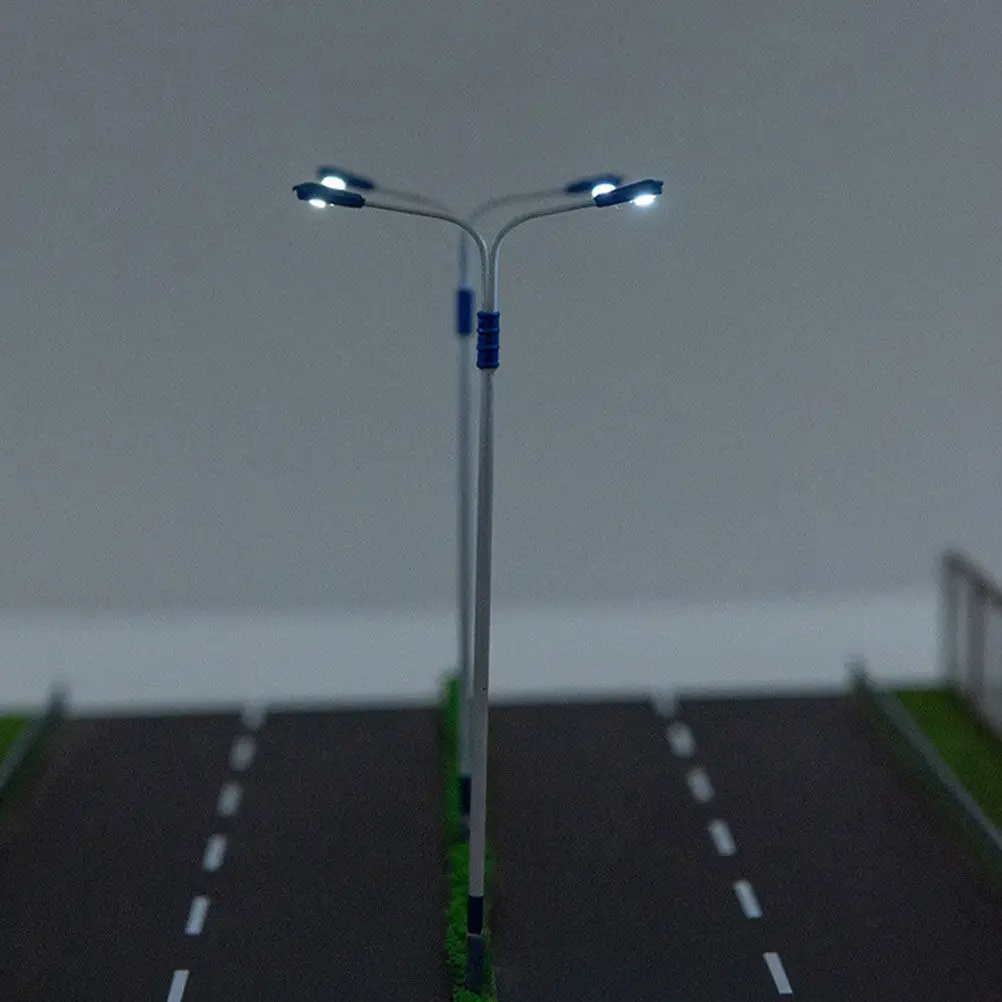 

2 шт. миниатюрных уличных фонарей двустороннего типа для оформления сцен на песочном столе, декорации для ландшафтного дизайна, миниатюрные уличные фонари