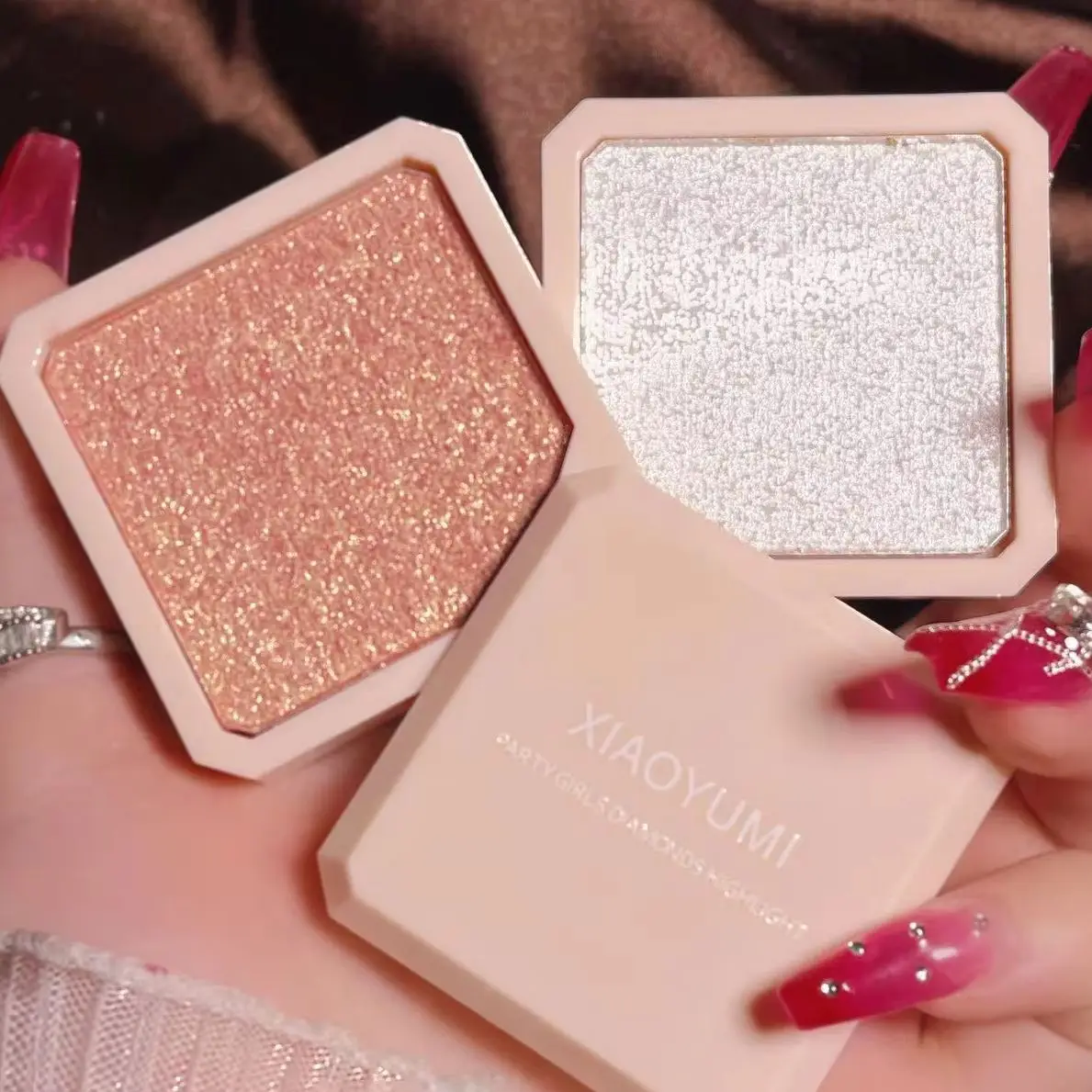 Two-tone high-gloss face and eye gloss integrated palette, sparkling pearlescent pink blend lasting color development high disc,